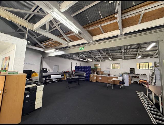 2,092M² WAREHOUSE FOR SALE IN ARCADIA